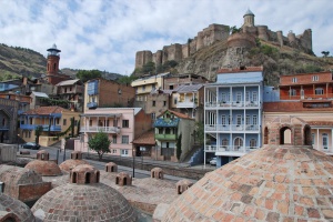 Тбилиси. Крепость Нарикала и серные бани на площади